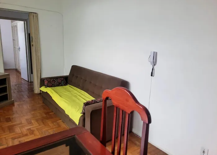 Apartamento Na Praia Forte De 1 Quarto, Sala, Cozinha E 1 Banheiro
