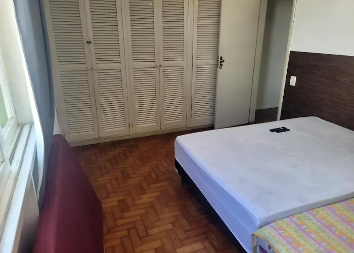 Apartamento Na Praia Forte De 1 Quarto, Sala, Cozinha E 1 Banheiro